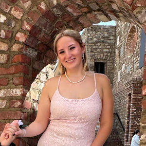 Meet your Posher, Olivia